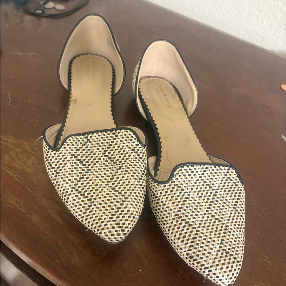 Isaac Mizrahi Black and Cream Flats